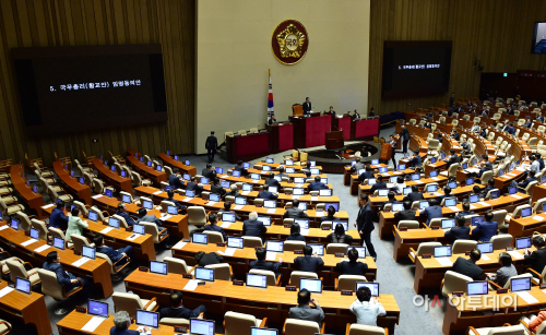 [포토]  '찬성 156명 반대 120명' 황교안  총리 인준안 국회 본회의 가결