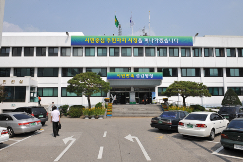사진/ 굵직한 현안 사업 싣고 순항 중인 포천시 청사 전경