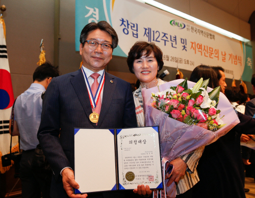 홍진규 의회운영위원장 의정대상수상2