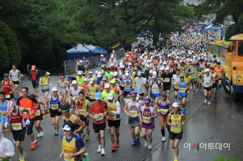 ‘태종대 혹서기 전국마라톤 대회’ 성황