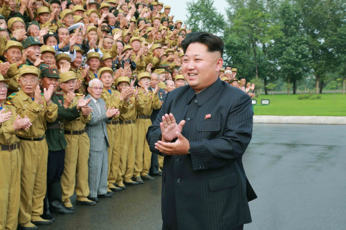 북한 김정은, 전국노병대회 참가자들과 기념사진