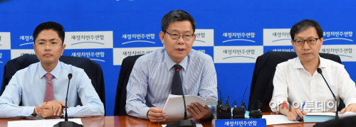 최재천 새정치민주연합 정책위의장, 세법 관련 기자간담회1