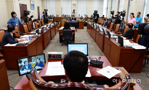 [포토] 국회 국방위원회 전체회의