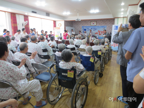 예경병원, 가고파예술단 초청 입원 어르신 위문공연 마련