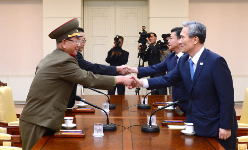 남북 이례적인 ‘무박3일’ 밤샘협상…과거에도 없던 사례 - 아시아투데이