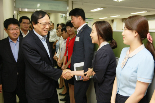 (사진2)NH농협금융지주 김용환 회장 경남지역 현장경영
