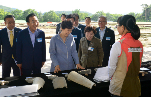 15. 9. 7 vip 방문월성발굴조사현장 설명(문화재청장 설명) (4)