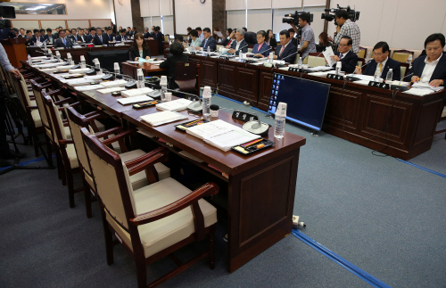 국회 안행위, 반쪽 국정감사