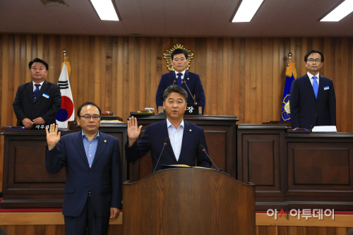의령군의회 임시회(김철호 허수석의원 선서)