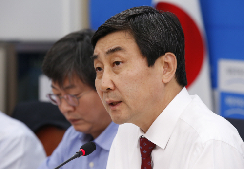 국감대책회의 발언하는 이종걸 원내대표