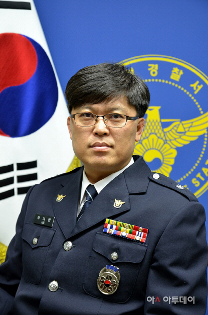 경위 이기만