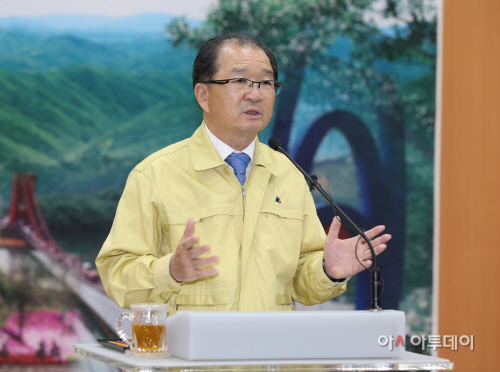 0923 기자회견하는 이석화 군수1