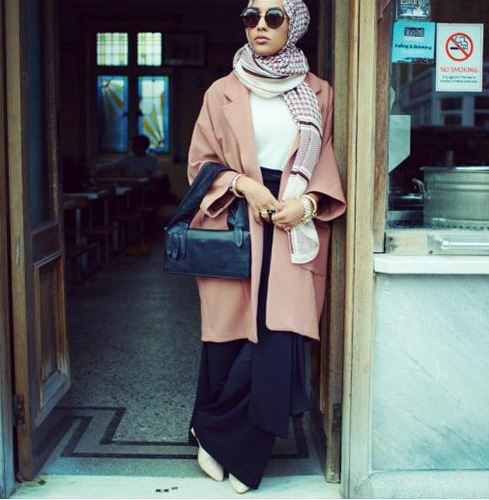 H&M, 광고에 히잡 쓴 무슬림 모델 기용<YONHAP NO-2223>