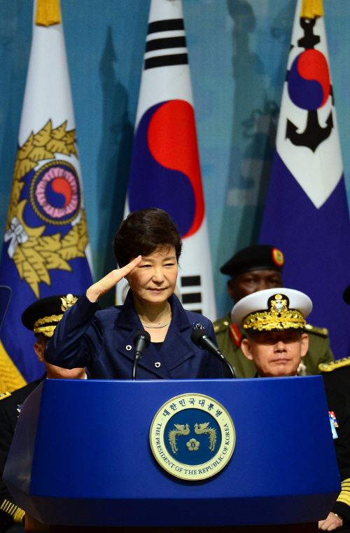 국군의 날 기념식 참석한 박 대통령