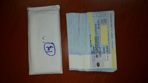 타워팰리스 쓰레기장서 발견된 수표 1억원 든 봉투