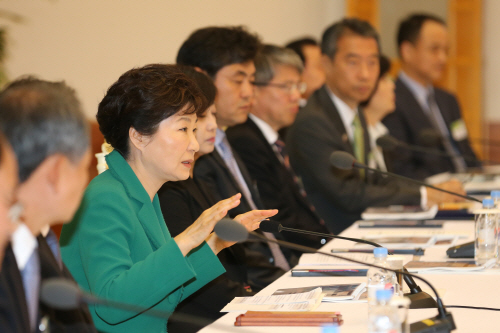 박 대통령, 국민경제자문회의 주재