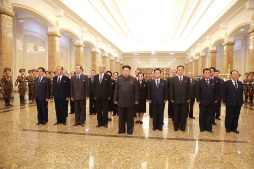 북한 김정은, 당 창건 70주년 맞아 금수산태양궁전 참배