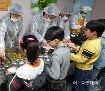 2015030901000892500048031