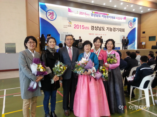 전국기능대회한복 은메달수상