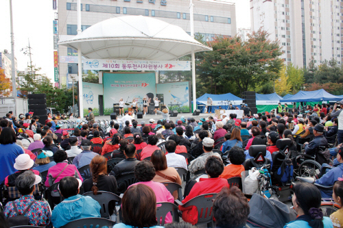 지난해 열린 제10회 동두천시 자원봉사 축제 개최 전경/사진 =
