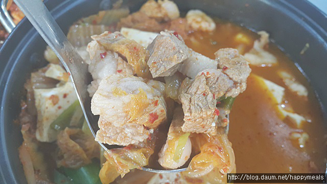 생고기 김치찌개.등촌 착한 김치찌개 맛집. - 아시아투데이 [행복끼니] 등촌역 맛집,가성비 최강! 생고기 김치찌개.등촌 착한 김치찌개 맛집.