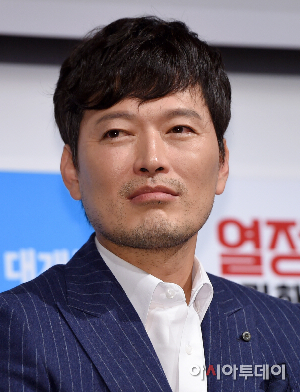 [포토]정재영 ‘부드러운 듯 카리스마 넘치는 표정’ (열정같은소리하고있네) - 아시아투데이