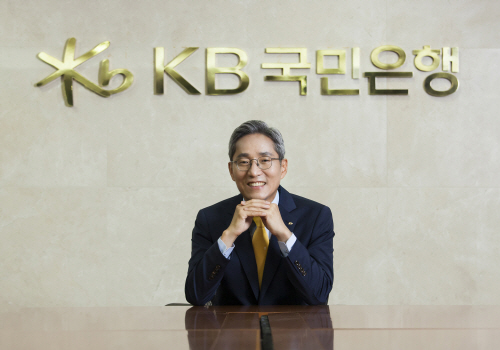 윤종규 회장 겸 은행장 02