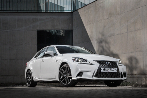 사진_Lexus IS200t