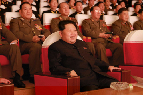 북한 김정은, 군인예술축전 당선 공연 관람