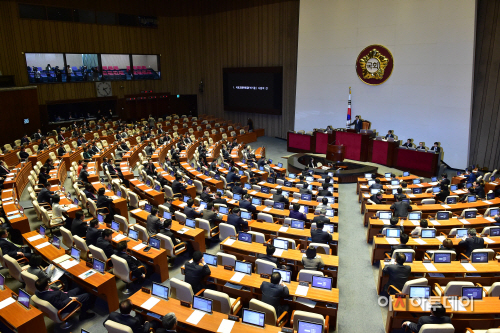 [포토] 국회 본회의 개의 '무쟁점 법안 30여건 상정'
