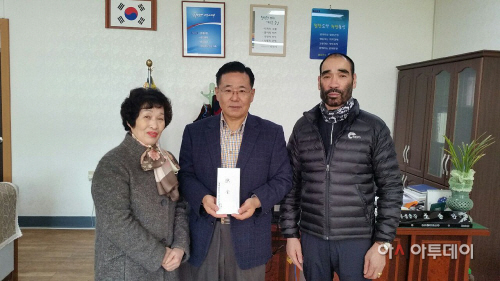 (2일) 홍성상설시장부녀회, 연말이웃돕기 100만원 기탁