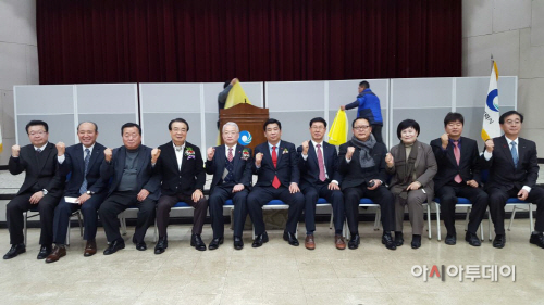 소상공인연합회 임원 및 인천시 기초단체장 단체사진