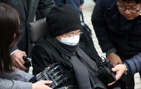 법원 떠나는 이재현 회장