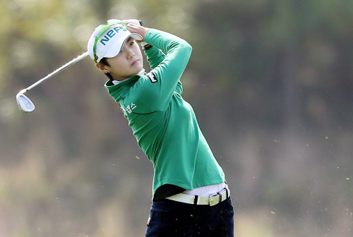 세컨드샷 날리는 박성현