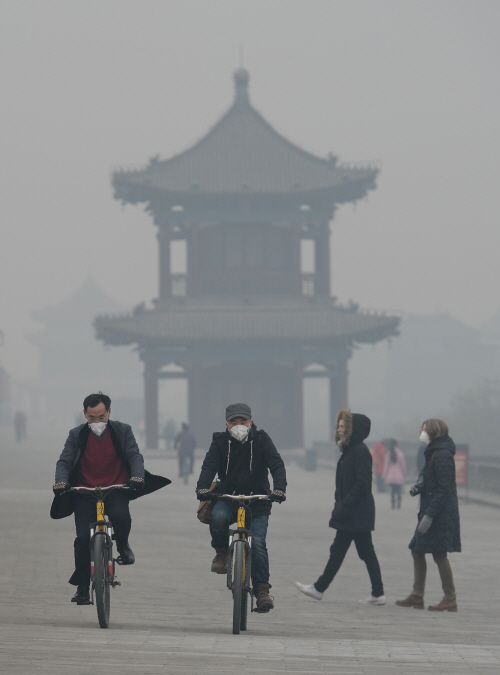 CHINA-SHAANXI-SMOG-ORAGNE