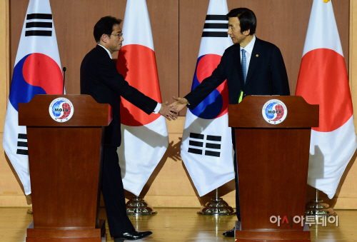 [포토] 한일 외교장관, 위안부 문제 공동 기자회견