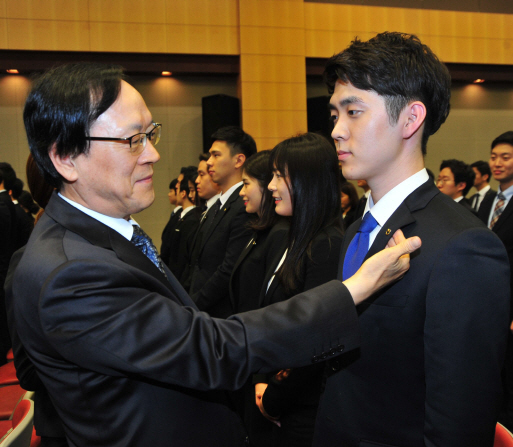 (사진3)NH농협금융 김용환 회장 신입사원 특강