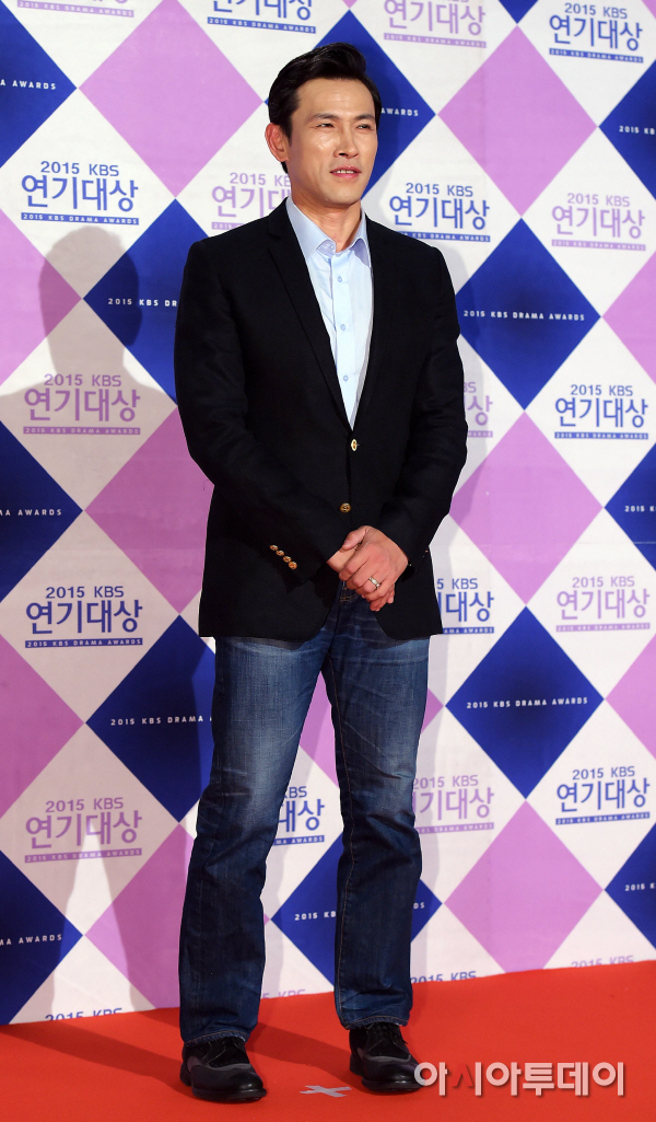 [포토]유오성 ‘너무 편안한 차림’(KBS연기대상) - 아시아투데이