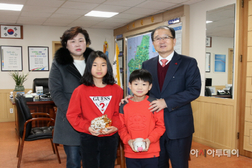 0107 임서현, 임한결 남매와 어머니, 이석화 군수
