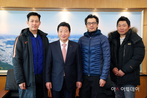 인천상륙작전 출연배우 창원시청 방문