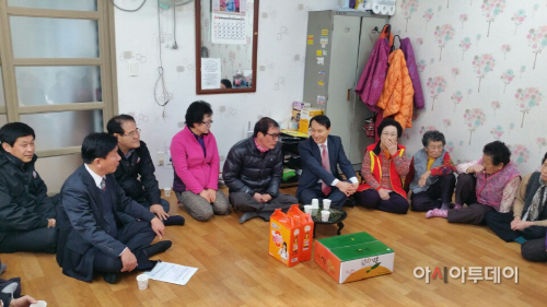 신용수 의창구청장, 경로당 어르신 창원광역시 승격 홍보