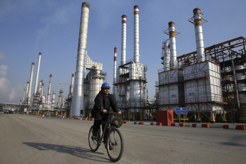 Iran Nuclear Deal Oil <YONHAP NO-0483> (AP)