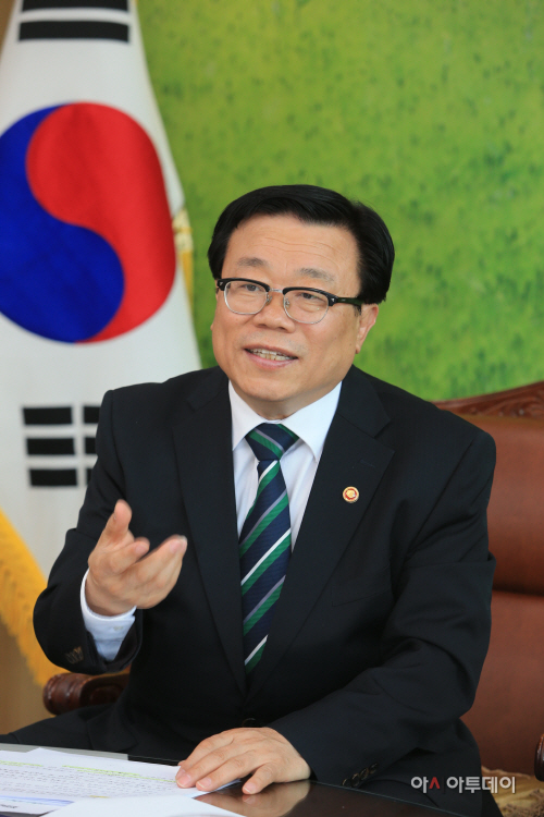 이동필 농식품부 장관 인터뷰 사진 (6)