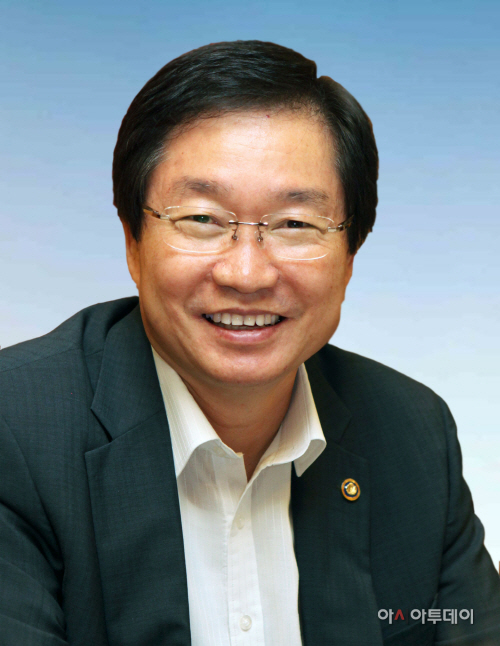 사본 -김영석 장관님 증명사진