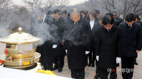 김종인, 국립서울현충원 김대중 전 대통령 묘역 참배