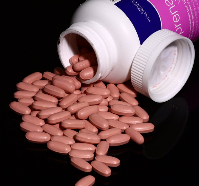 Prenatal_vitamin_tablets