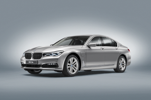 BMW 740e iPerformance (2)