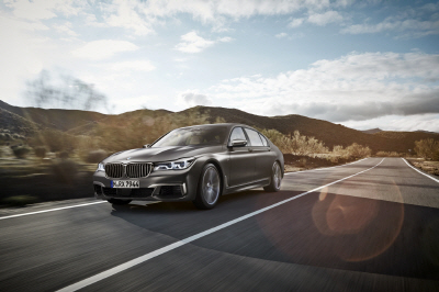 BMW M760Li xDrive (2)