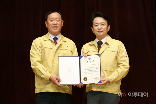 경기도지사로부터 우수기관 표창 전수