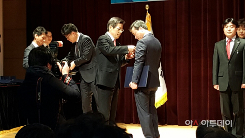 160229_조성목 국장조사역, 국민훈장 '목련장' 수상
